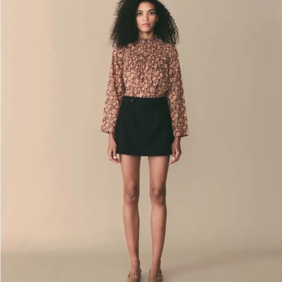 Doen Floral Smocked Blouse - Picture 2 of 4